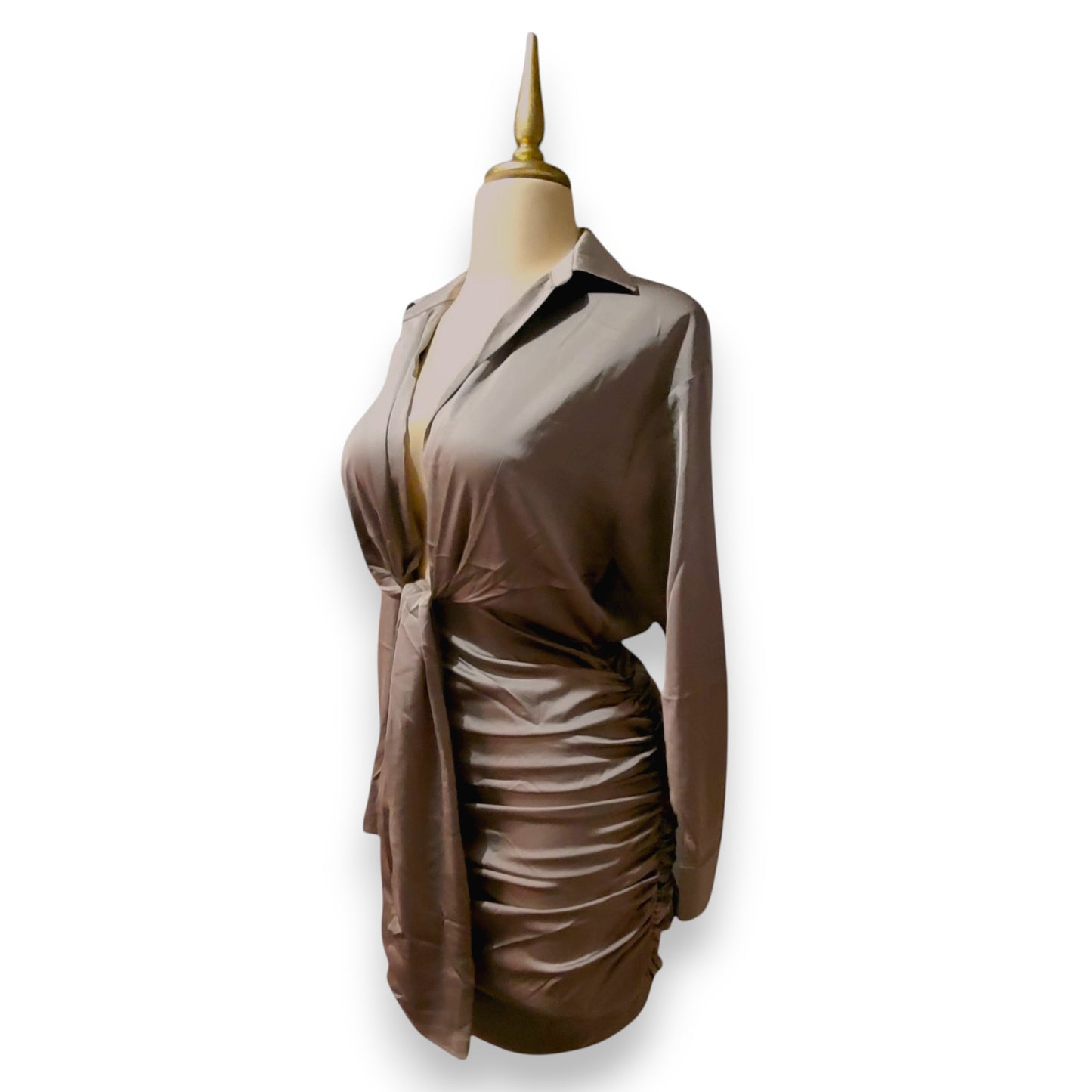 Vestido satén drapeado – Escote cruzado elegante
