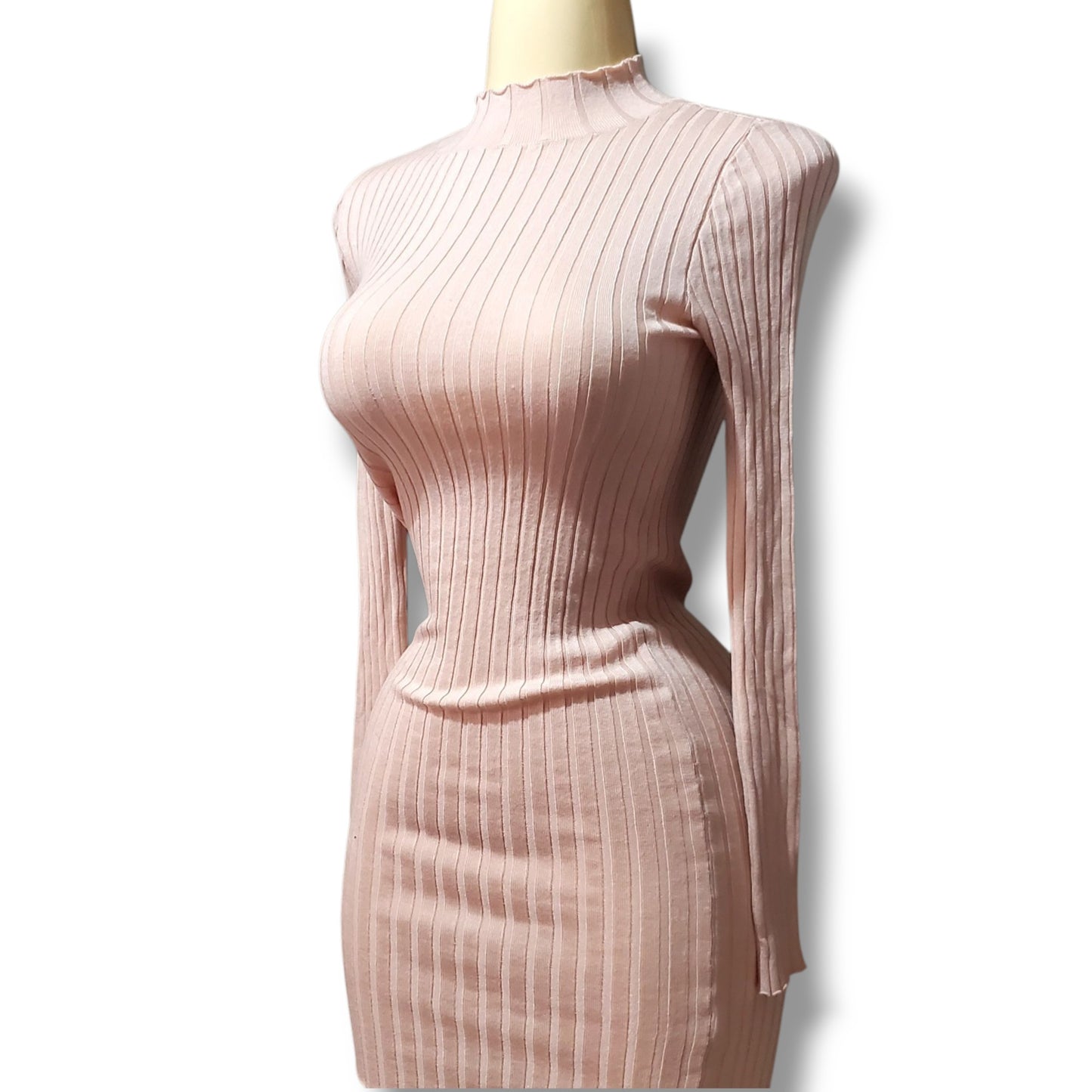 Mini vestido de punto acanalado rosa con cuello alto