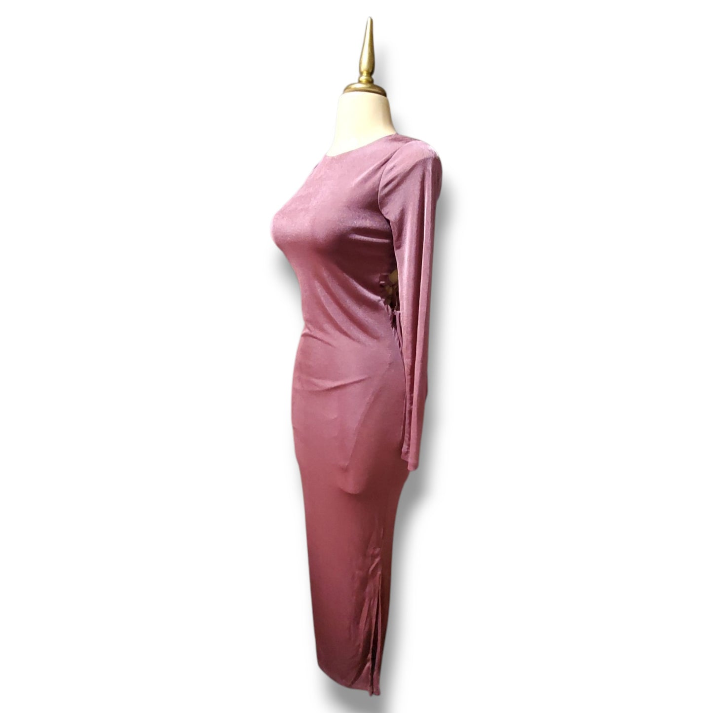 Vestido ajustado de manga larga con espalda descubierta y abertura