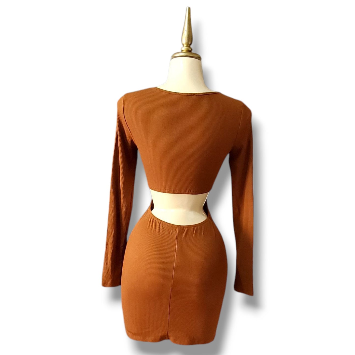 Vestido ajustado de manga larga con aberturas laterales