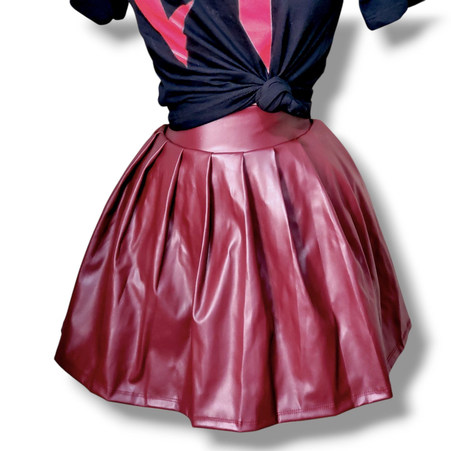 Conjunto con falda de vinipiel y playera – Estilo juvenil con short incluido