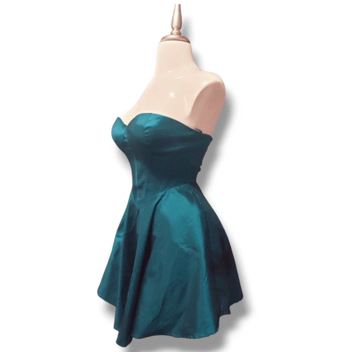 Vestido sin tirantes con escote corazón – Falda acampanada
