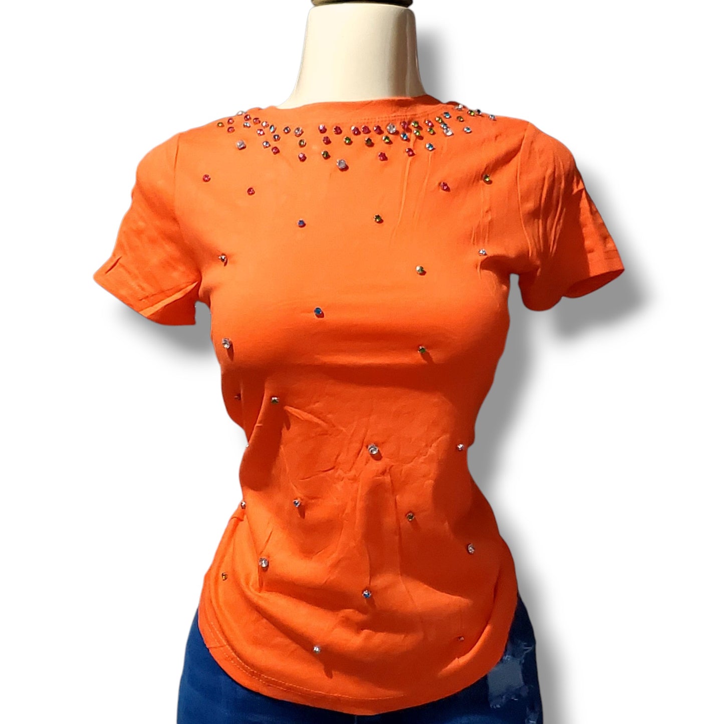 Camiseta de manga corta con pedrería multicolor