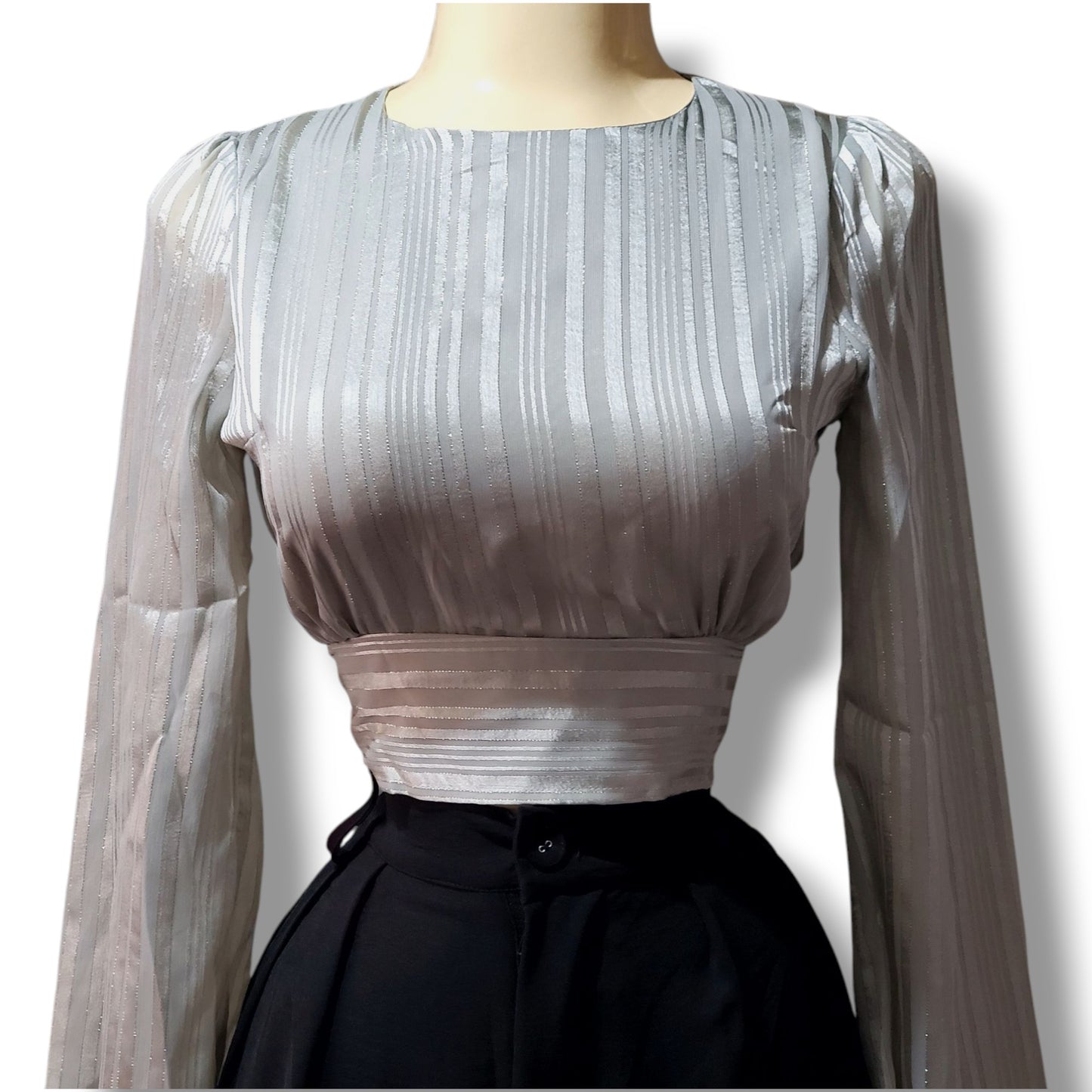Blusa de manga larga abullonada con escote en espalda y lazo en cintura