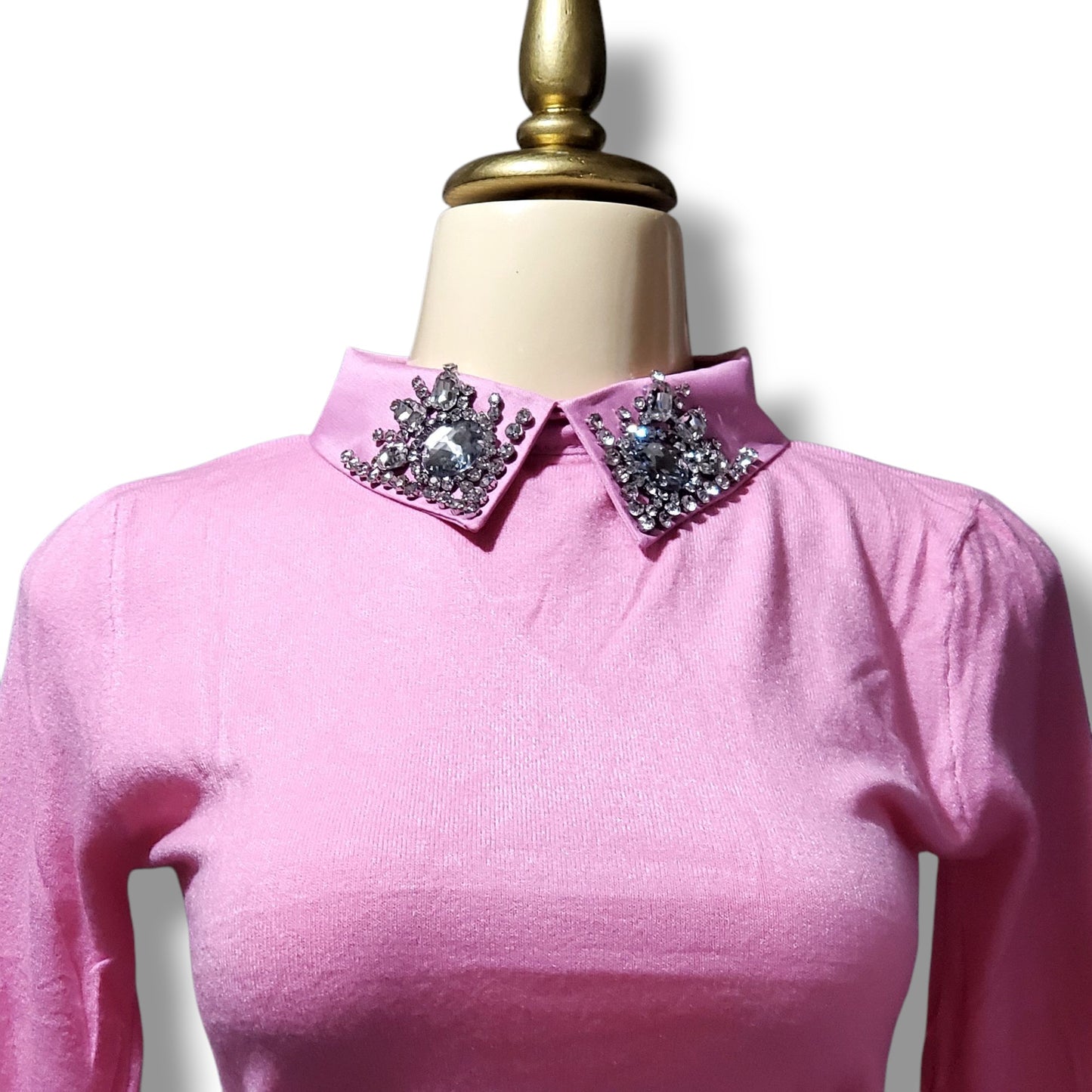 Blusa manga larga con cuello de pedrería – Estilo elegante