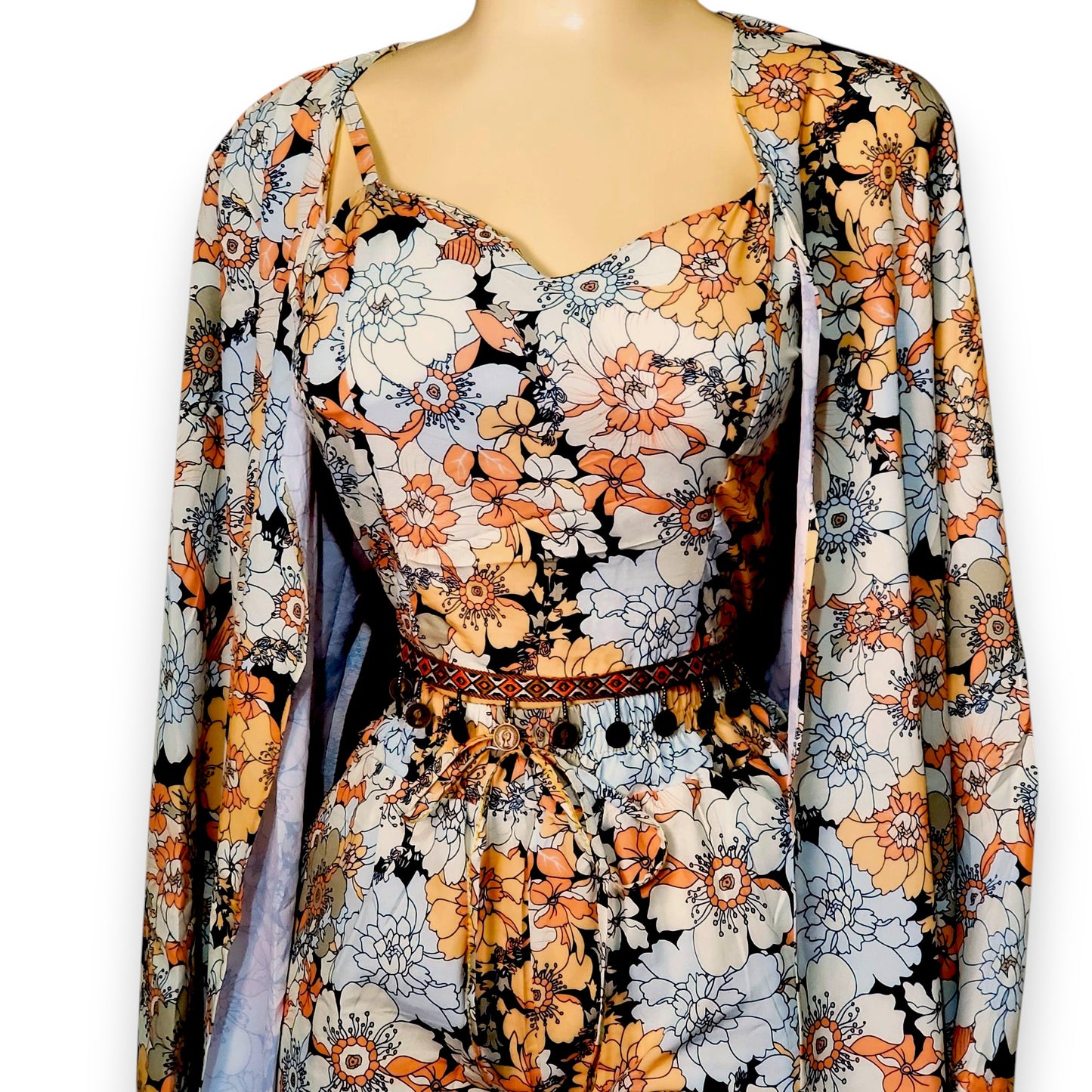 Conjunto floral de 3 piezas – Top, short y kimono a juego