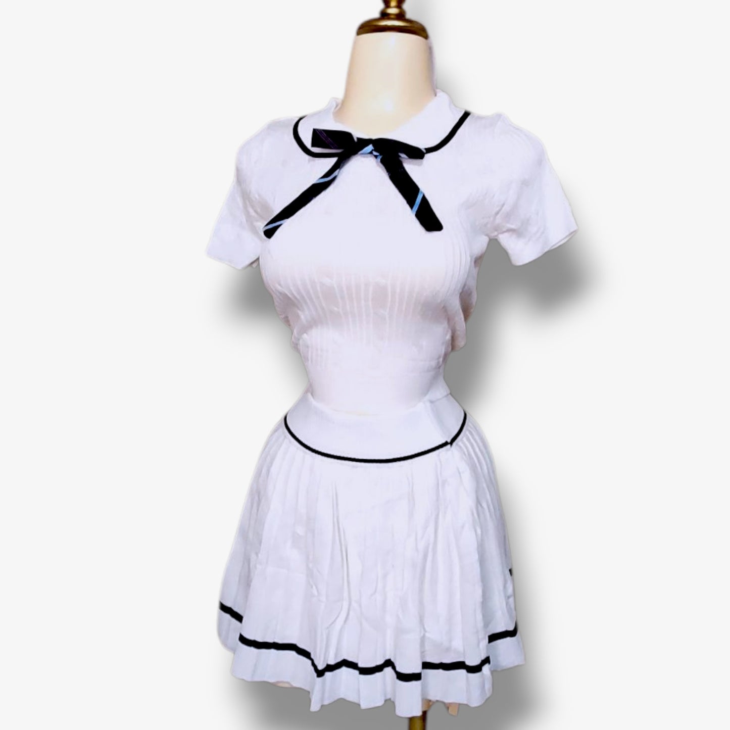 Conjunto acanalado con blusa y falda plisada – Cuello Peter Pan con moño removible