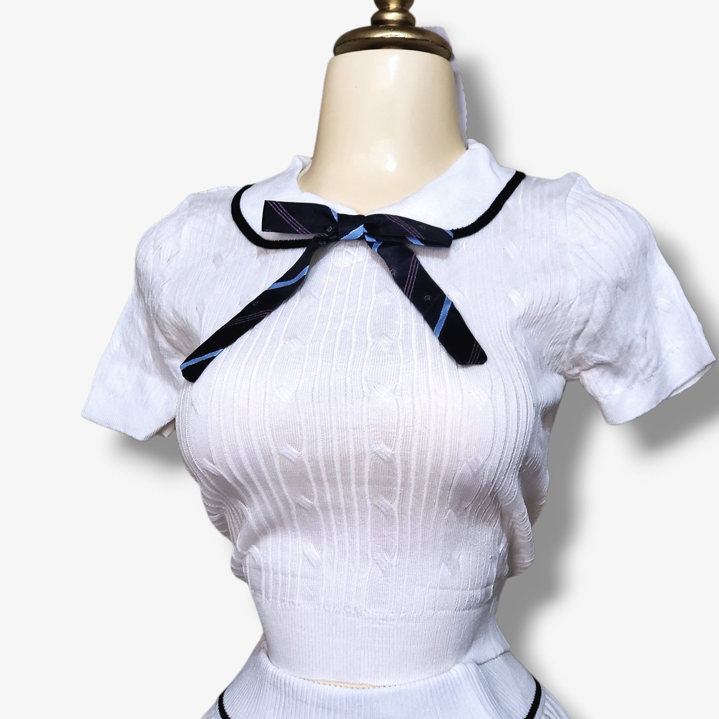 Conjunto acanalado con blusa y falda plisada – Cuello Peter Pan con moño removible