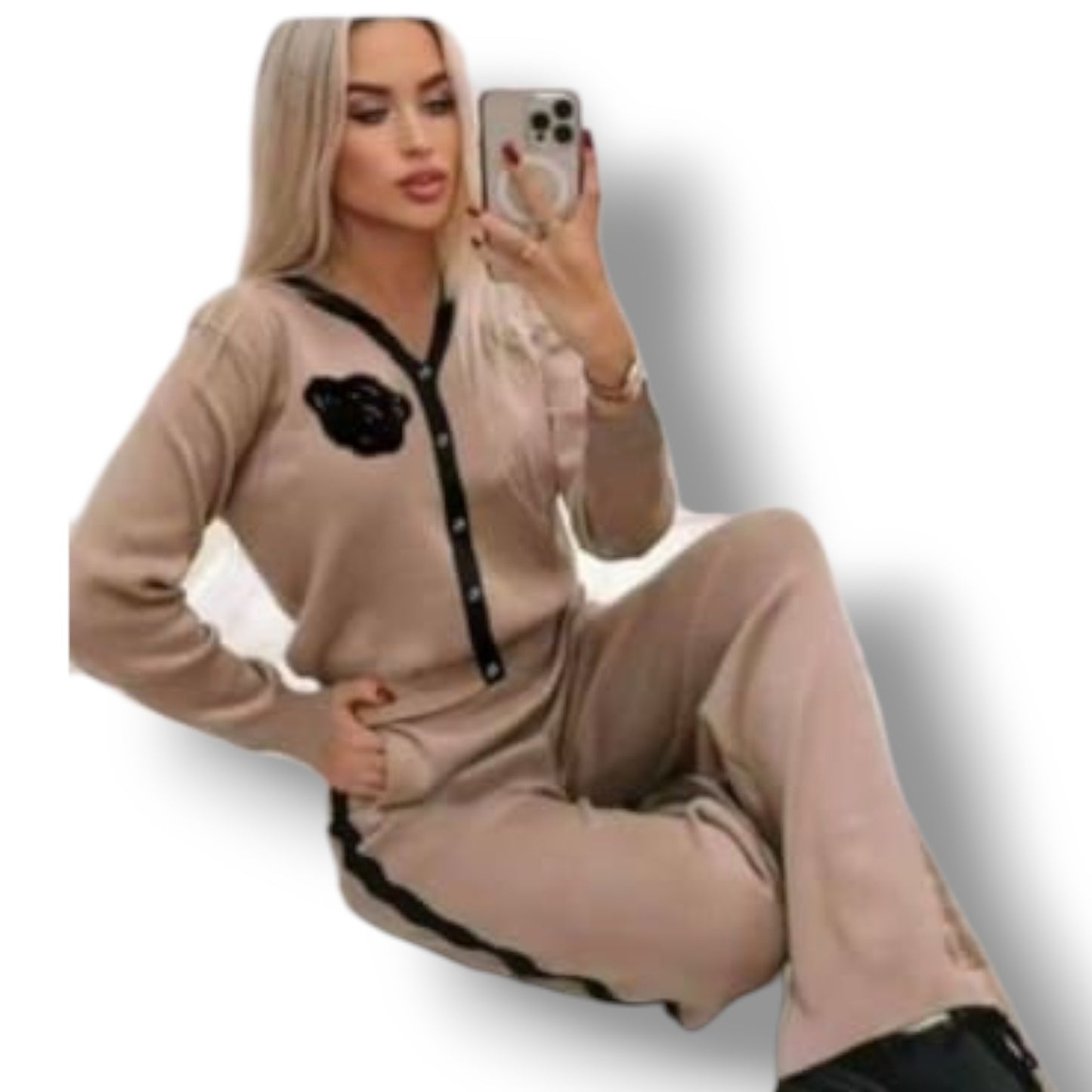 Conjunto con cárdigan y pantalón pata ancha – Detalle floral en canutillo