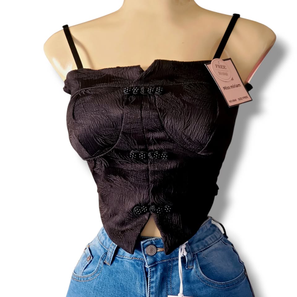 Blusa corta tipo bustier con copa y botones decorativos chinos