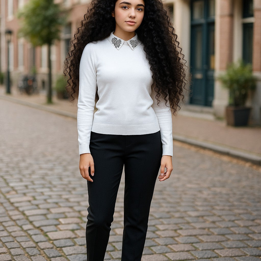 Blusa manga larga con cuello de pedrería – Estilo elegante