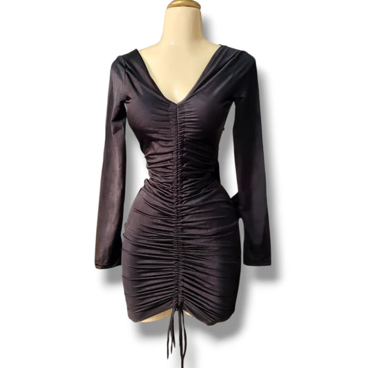 Vestido corto de manga larga con jareta ajustable