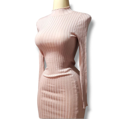 Mini vestido de punto acanalado rosa con cuello alto