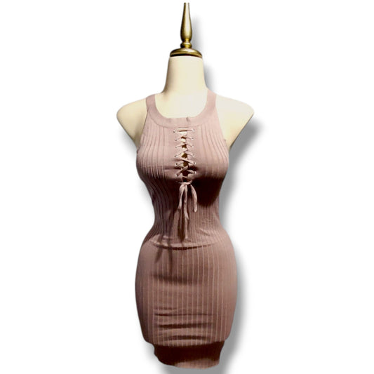 Vestido halter de punto acanalado con detalle de cordones