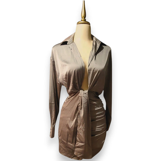 Vestido satén drapeado – Escote cruzado elegante