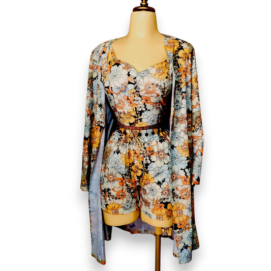 Conjunto floral de 3 piezas – Top, short y kimono a juego