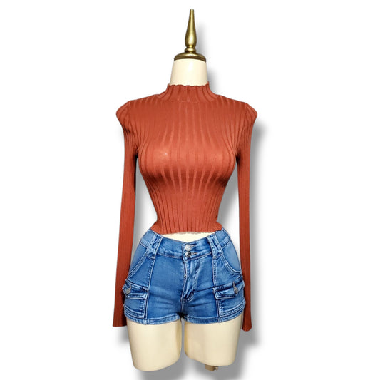Blusa de cuello alto de manga larga corta