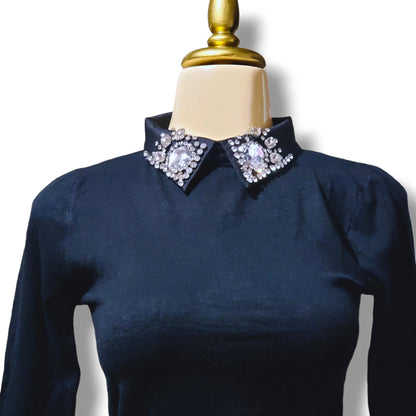 Blusa manga larga con cuello de pedrería – Estilo elegante