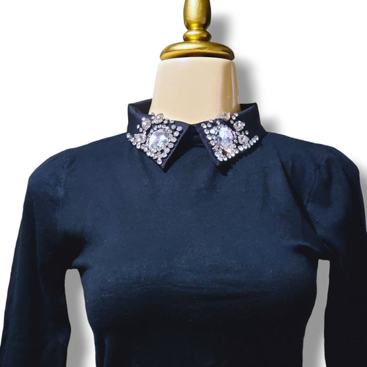 Blusa manga larga con cuello de pedrería – Estilo elegante