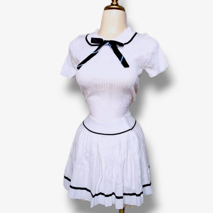 Conjunto acanalado con blusa y falda plisada – Cuello Peter Pan con moño removible