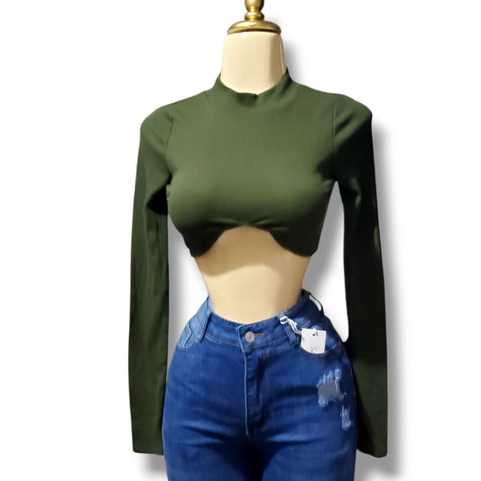 Blusa corta de manga larga con cuello alto