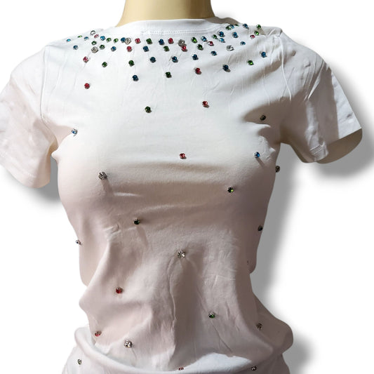 Camiseta de manga corta con pedrería multicolor
