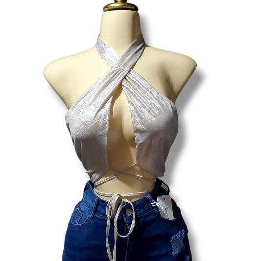 Top halter cruzado con amarre en cintura y escote pronunciado