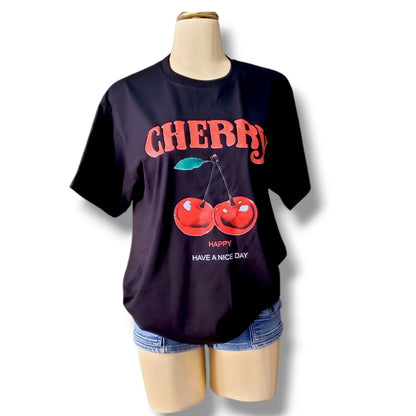 Playera con estampado de cerezas – Talla oversize disponible