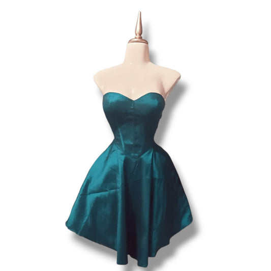 Vestido sin tirantes con escote corazón – Falda acampanada