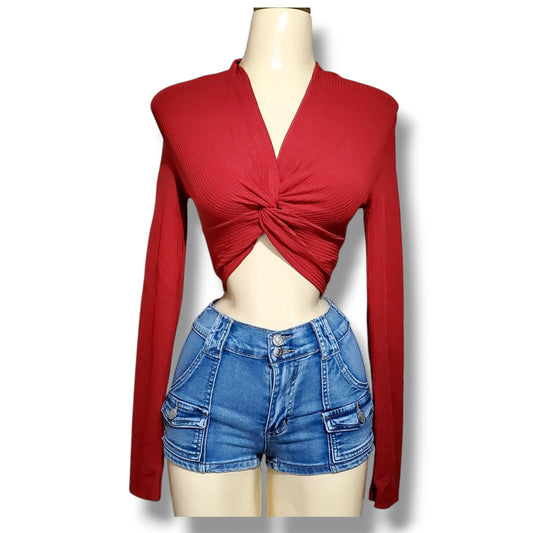 Blusa corta de manga larga con nudo frontal