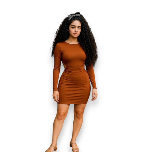 Vestido ajustado de manga larga con aberturas laterales