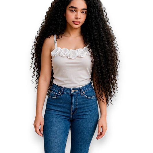 Blusa corta de tirantes con flores de tela en el pecho
