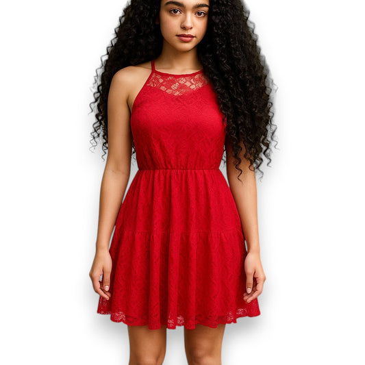 Vestido corto halter con detalles de encaje