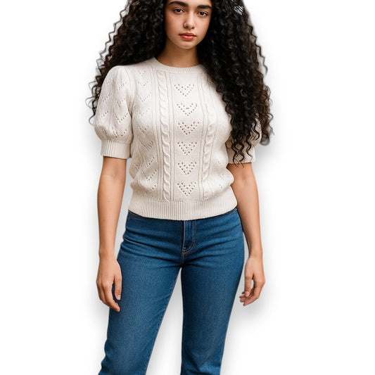 Blusa de punto con mangas abullonadas y patrón calado de corazones